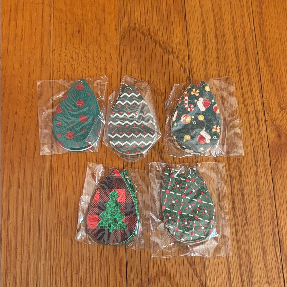 Lot of 5 Festive Christmas Tree Earrings Green NWOT